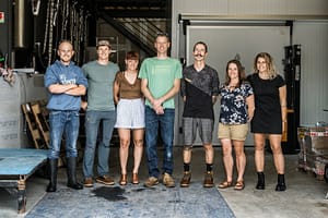 equipe brasserie Big Mountain Brewing Company adopte un brasseur