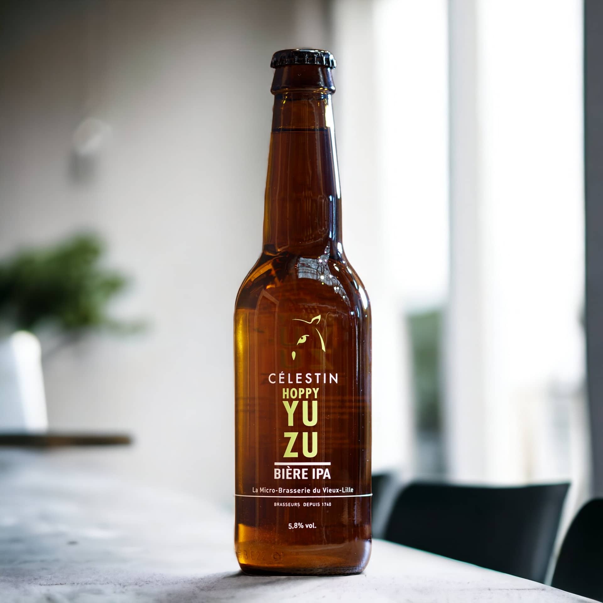 Bière IPA Hoppy Yuzu par la Brasserie Célestin sur une table