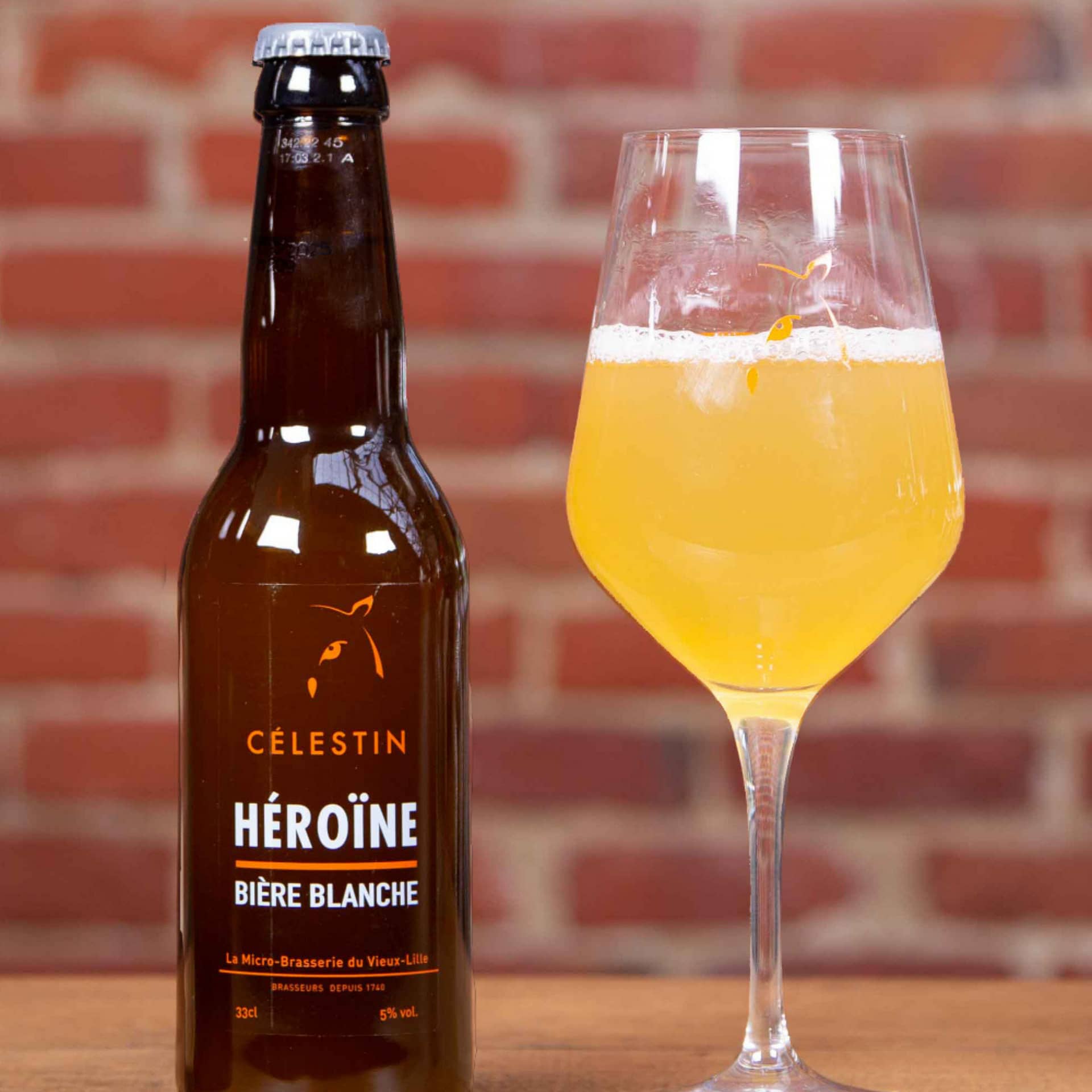 bière héroïne et son verre brasserie célestin