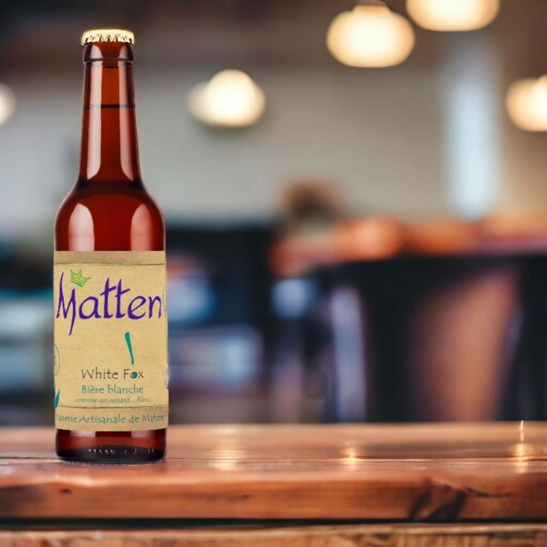 Bouteille de bière White Fox par la Brasserie Matten sur une table